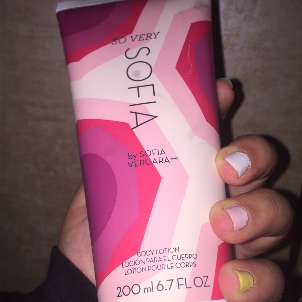 This body lotion smell so good.